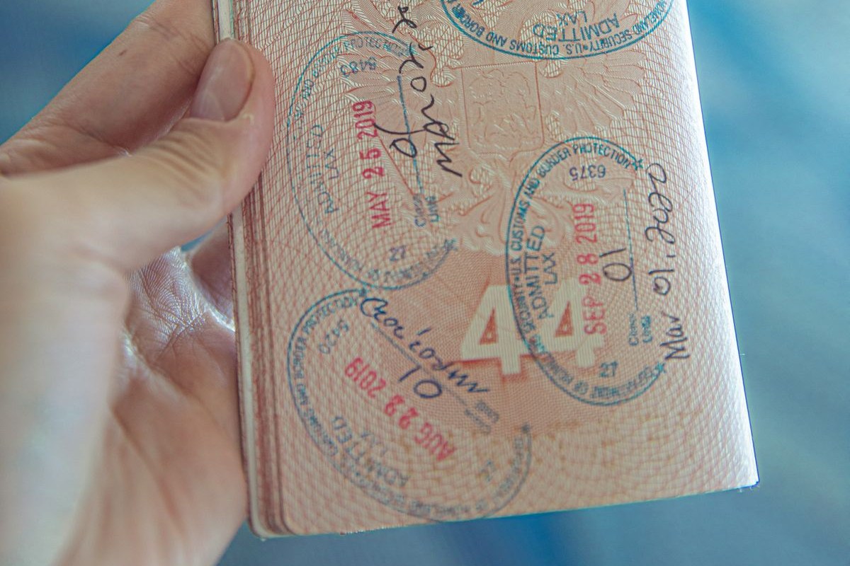 Visa vs. estatus: no son lo mismo (y confundirlos puede costarte caro)